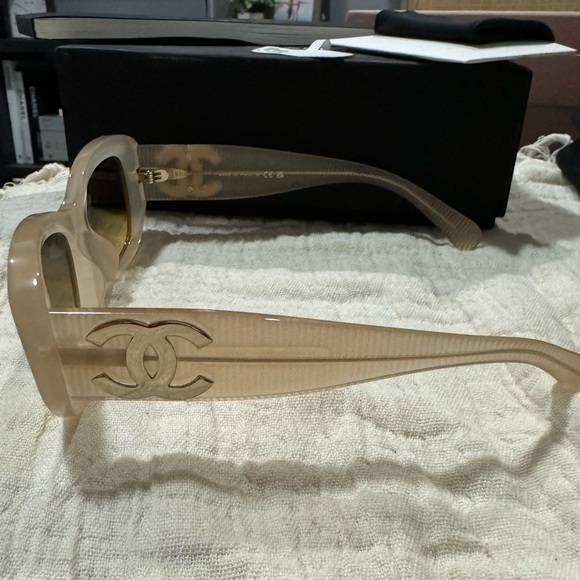 Chanel Rectangle Sunglasses Acete Dark Beige and Light gold Ref.5493 - Picture 3 of 12